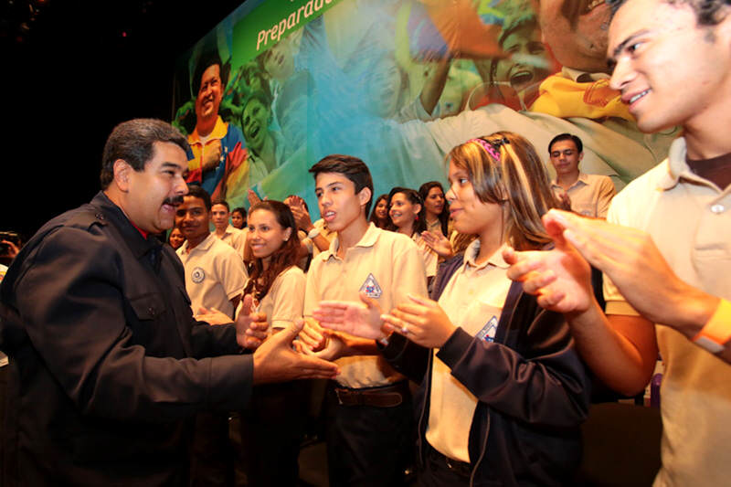 Maduro-estudiantes-3