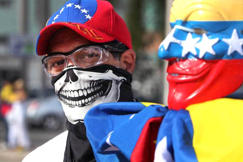 Venezolanos-en-Downtown-Miami-Protestando-por-Venezuela-2