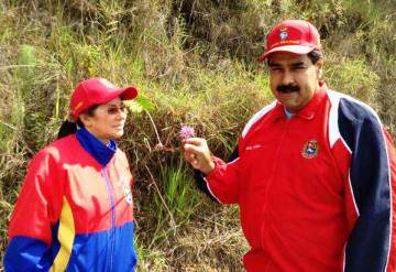 Nicolás y Cilia en el campo haciendo ejercicio + ¡Qué bello!, ¡Qué bonito!