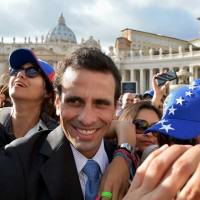 Capriles en la plaza San Pedro 5