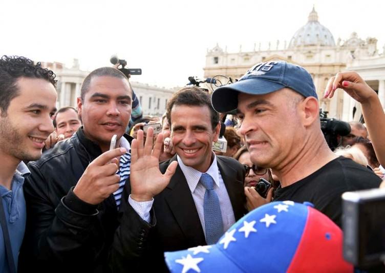 Capriles en la plaza San Pedro 4