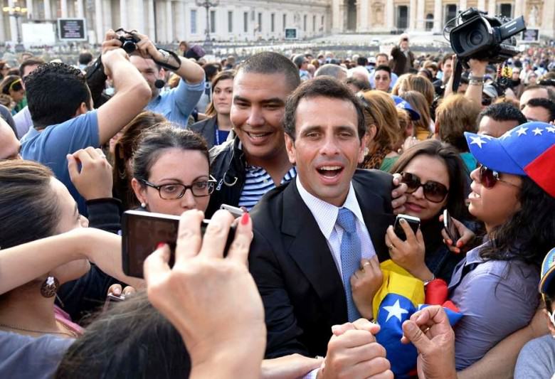 Capriles en la plaza San Pedro 3