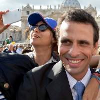 Capriles en la plaza San Pedro 2