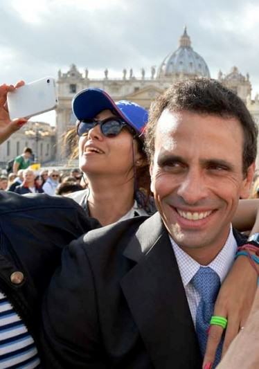 Capriles en la plaza San Pedro 2