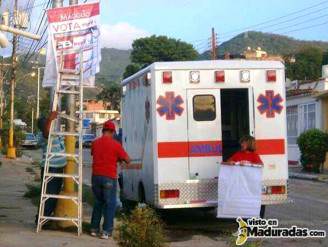 ¡ABUSO! Así es como utilizan nuestras ambulancias para PROPAGANDA POLÍTICA + FOTO