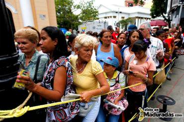 ¡VENEZUELA EN CAOS! Se pierden hasta cinco horas al día en colas para comprar