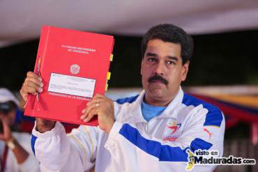 Maduro firmó las dos primeras leyes con su Habilitante: “¿Creía la burguesía que estaba jugando?”