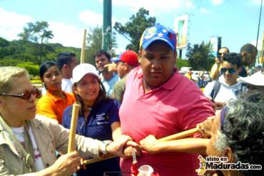 ¡SIGEN LOS VIOLENTOS! Así atacaron colectivos armados a los autoconvocados en Plaza Venezuela