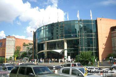 Maduro promete ley para bajar los arrendamientos en centros comerciales «son unos chupasangres»