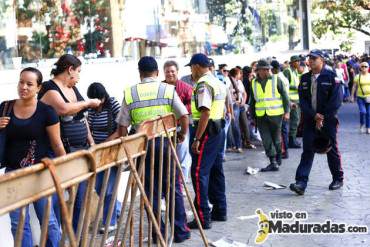 ¡SIGUEN LAS COLAS! ABC: Colas en los comercios de Venezuela como si se fuera a acabar el mundo