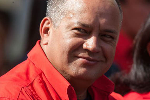 Diosdado Cabello riendo