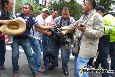 ¡CONTINUA EL ATAQUE! Se agravan las agresiones del Gobierno contra periodistas