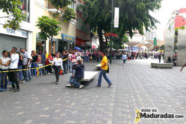 Impresionante: La cola en Traki de Sabana Grande + FOTO