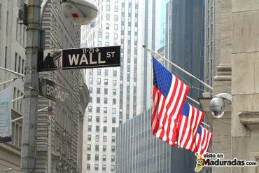 ¿ARRODILLADOS AL IMPERIO? Venezuela acude a Wall Street en busca de dólares