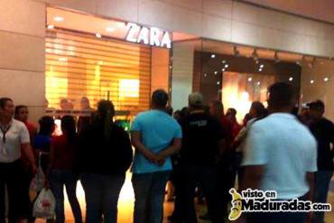 Así esperaban las personas para entrar a Zara después de la fiscalización + FOTOS