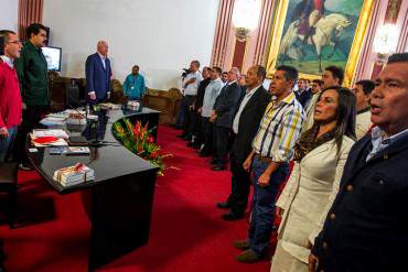 ¡SIGUE EL SHOW EN MIRAFLORES! Maduro se reúne con alcaldes y gobernadores este domingo