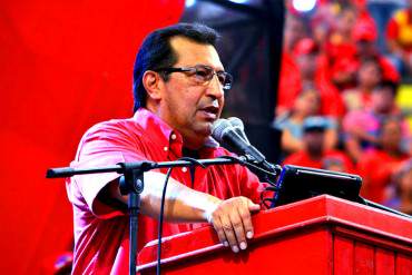 ¡ÉL SÍ PUEDE ACAPARAR! Adán Chávez prohíbe distribución de carne desde Barinas a Caracas