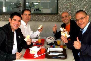 LA FOTO: A estos tres perdedores, les metieron nueve arepas