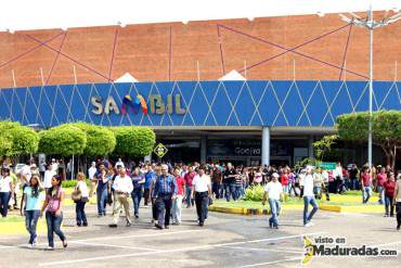 ¿A DÓNDE VAMOS A PARAR? Tiendas reducen horarios y jornadas para reducir gastos