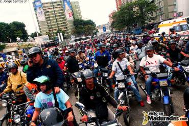 ¡ATENTOS! Grupo de motorizados toma Caracas como protesta a restricciones planteadas