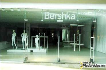 ¡SIN MERCANCIA! Así se encuentra la tienda Bershka de Margarita + FOTO