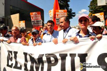 Leopoldo López asiste a marcha en Barquisimeto en apoyo al diario El Impulso