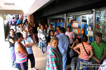 ¡ENTÉRATE! Así es como operan las mafias de bachaqueros en supermercados en maracaibo