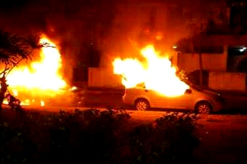 Detonaciones-y-vehiculos-quemados-madrugada-en-El-Trigal-Valencia-2-800x533