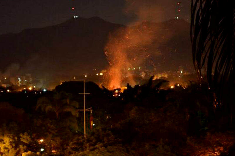 Detonaciones-y-vehiculos-quemados-madrugada-en-El-Trigal-Valencia--800x533