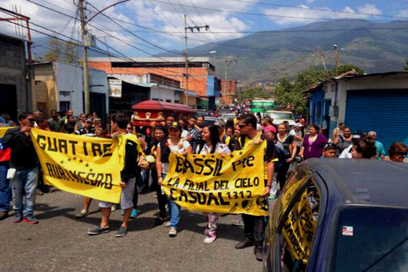 Entierro de Bassil estudiante asesinado el 12F 2