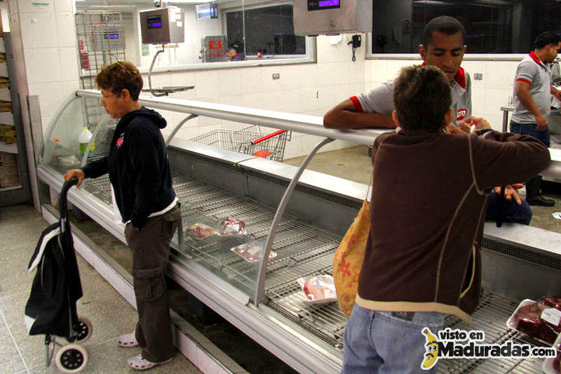 Escasez-de-carne-pollo-en-carnicerias-y-auto-mercados-de-Venezuela-800x533