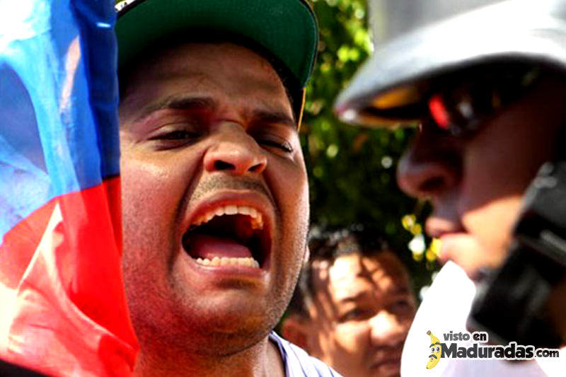 Manifestantes contra cubanos en margarita serie del caribe