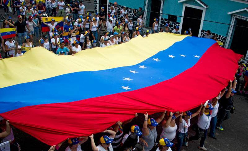 Bandera de Venezuela en Marchas en Venezuela El Marques Caracas 22F