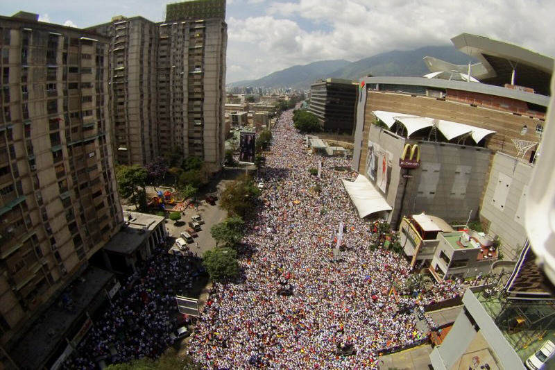 Marchas-en-Venezuela-El-Marques-Caracas-22F-800x533