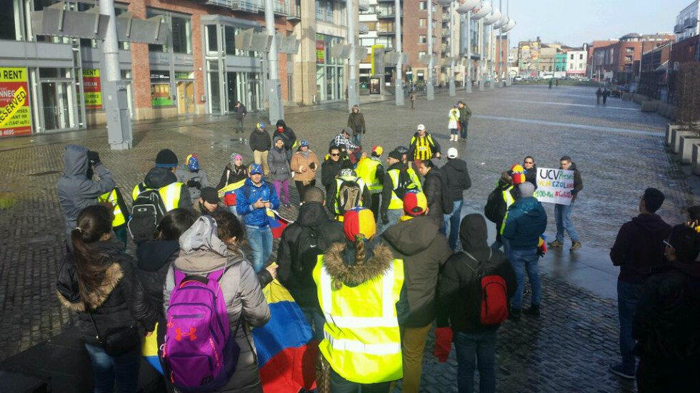 Venezolanos en Dublin en apoyo al #12 Protestas en VenezuelaF (4)