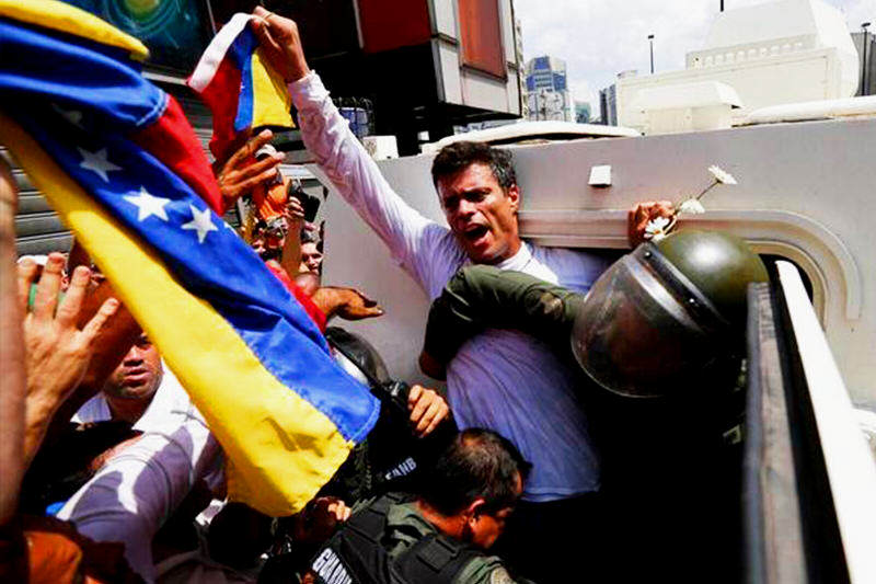 Leopoldo Lopez se entrega a la GNB