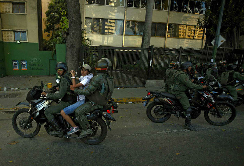 Caracas Altamira 16 de Marzo 16M GNB Protestas Guardia Nacional (4)