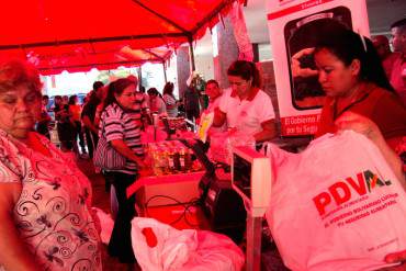 ¡ENGAÑADOS COMO NIÑOS! Vecinos de Guatire se alzaron porque PDVAL llevó comida incompleta