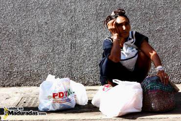 ¿REACCIONA EL CHAVISMO? Los más pobres ya culpan a Maduro por la CRISIS en el país