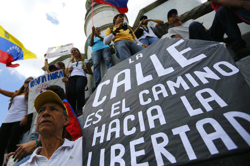 Marchas-Protestas-Estudiantes-Protestando-Calles-de-Venezuela-001