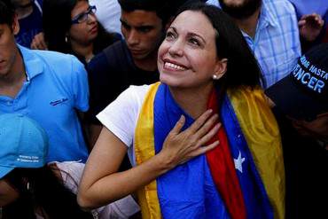 ¡LA LUCHA RINDE SUS FRUTOS! María Corina Machado recibe el premio IFES