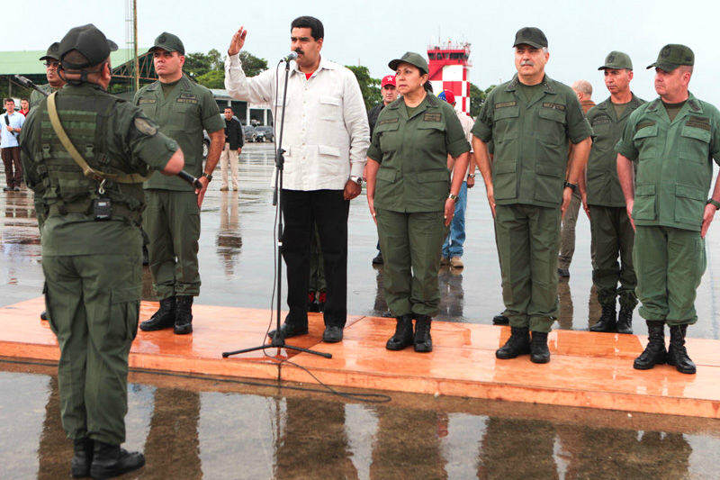 Nicolás Maduro con alto mando Militar