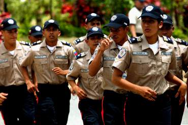 ¿EN EL GUISO? Hallan uniforme de la PNB en centro de distribución de droga en San Cristóbal