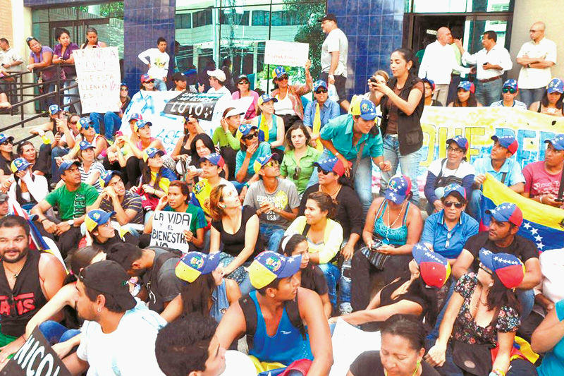 Protestas en Venezuela Estudiantes 12M Valencia (3)