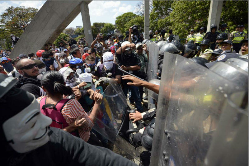 Represion de la Guardia Nacional en Bello Monte 20M (2)