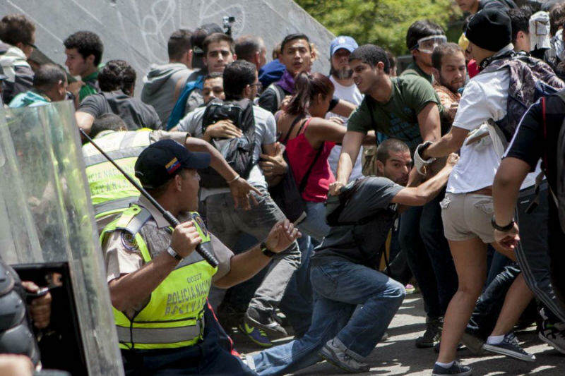 Represion de la Guardia Nacional en Bello Monte 20M (4)