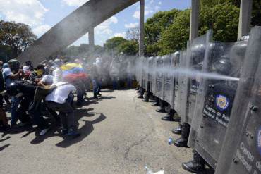 ¡GRAVE! Fuerzas policiales utilizan gas lacrimógeno con 12 años de vencimiento en protestas