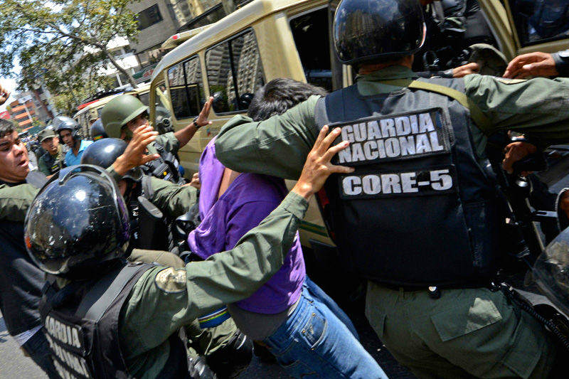 Tortura de Estudiantes por parte de GNB y PNB Polimerida