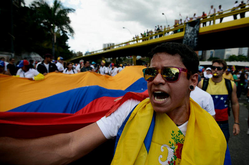 Estudiantes protestas en Venezuela Plaza Brion de Chacaito