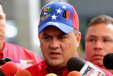 ¡ASÍ DE INSÓLITO! Obligan a trabajadores del Seniat a compartir tuits de José David Cabello